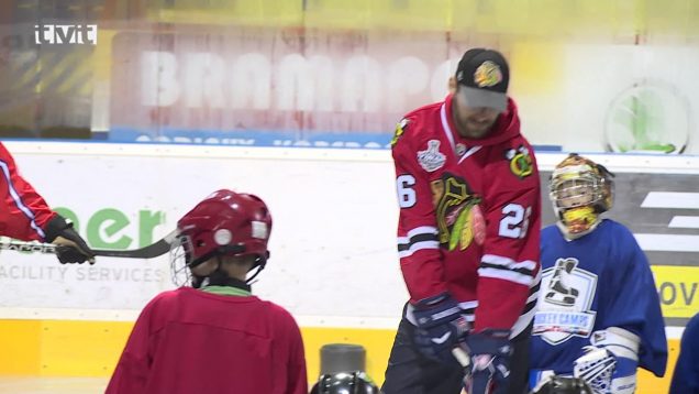 Mladí hokejisti sa učili hrať hokej spolu so svojimi hokejovými vzormi