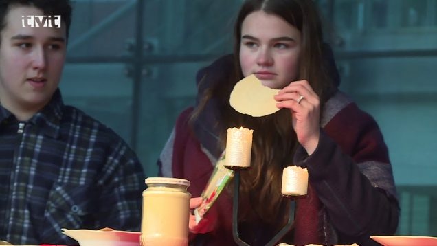 Kúsok Vianoc priniesli na Divadelné námestie žiaci evanjelického gymnázia