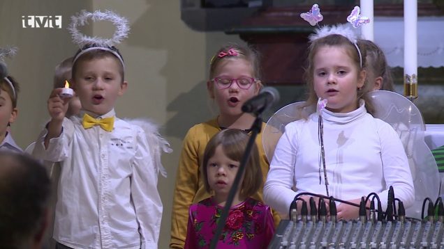 Vianočnú atmosféru v Sučanoch vytvorili deti z materskej školy a skupina Kysucký prameň