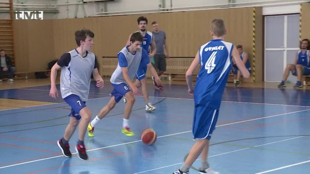 Do školskej postupovej súťaže v basketbale sa zapojili viaceré stredné školy