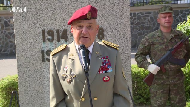 Pri pamätníku padlým hrdinom pribudli nové vence aj vo Vrútkach