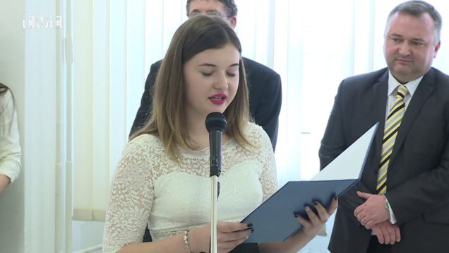 Študenti SOŠOaS pripravili svojim pedagógom, zamestnancom a rodičom  program pri príležitosti MDŽ