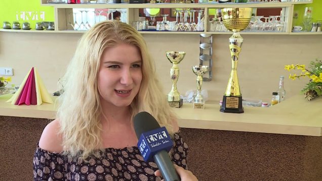 Štvrtáčka Lenka Kubovová zo SOŠOaS je treťou najlepšou juniorskou barmankou
