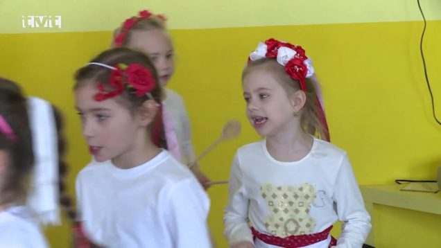 Žiaci zo ZŠ na Ul. Priehradná v Priekope privítali jar kultúrnym programom