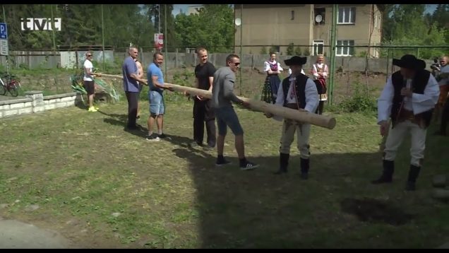 Pre návštevníčky fitness centra na Severe postavili chlapi ozdobený máj