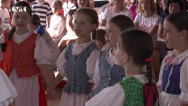 Deti zo ZŠ v Krpeľanoch privítali na partnerskom folklórnom podujatí deti z Levoče