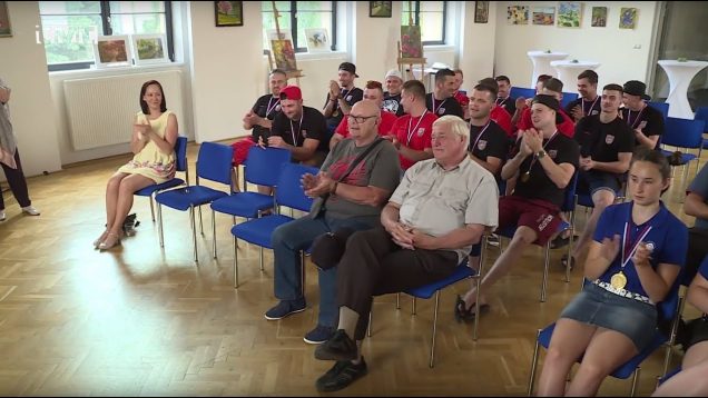 Vrútockých hokejbalistov a vodnopólistky ocenil primátor mesta