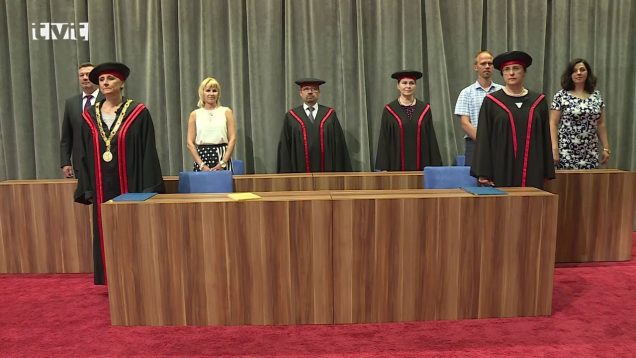V aule lekárskej fakulty slávnostnou promóciou otvorila svoje brány letná univerzitka