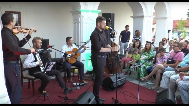 V záhrade kaštieľa v Košťanoch nad Turcom vystupovalo Slovak Tango