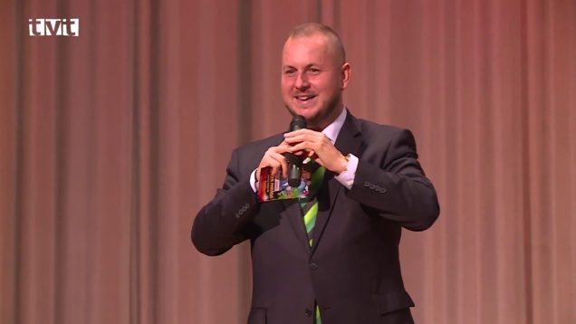 Do kina 1.máj vo Vrútkach sa prišli zabaviť seniori na koncert Martina Jakubca