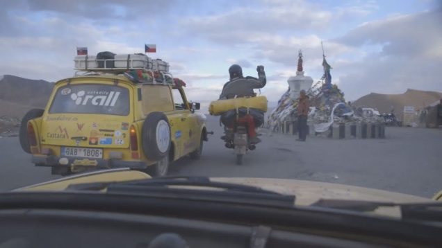 Marek Slebodník a jeho priatelia prešli  Indiu krížom krážom na trabantoch a jawe