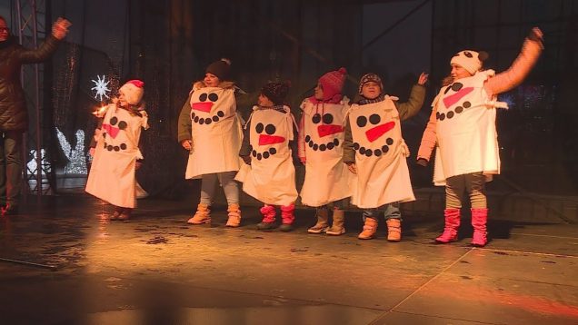 Deti zo ZŠ Nade Hejnej  vystúpili na vianočných trhoch na Divadelnom námestí