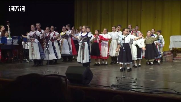 Folklóristi s DFS Turiec si do vianočného programu pozvali hostí z Buchlovíc