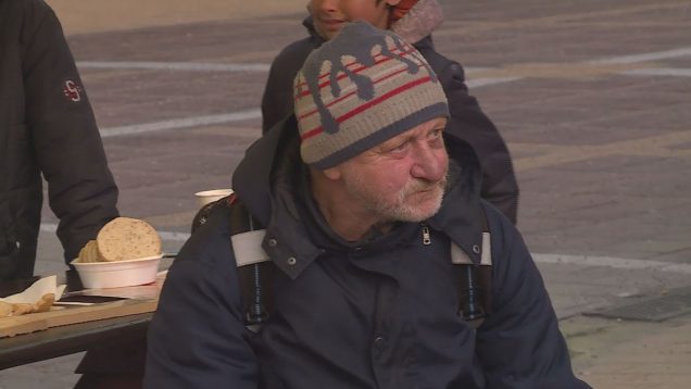 Kamaráti  Lukáša Ďuranu opäť pripravili kapustnicu pre ľudí bez domova