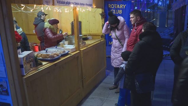 Rotariáni opäť pripravili vianočný punč a výťažok podarujú Detskému domovu v Necpaloch