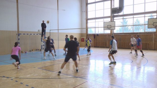 V telocvični Spojenej školy sa konal XX.ročník volejbalového turnaja zmiešaných družstiev