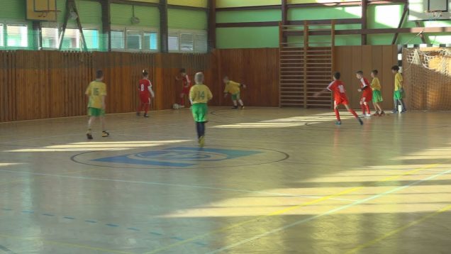 V telocvični ZŠ Hurbanova pokračovala celoročná minifutbalová liga