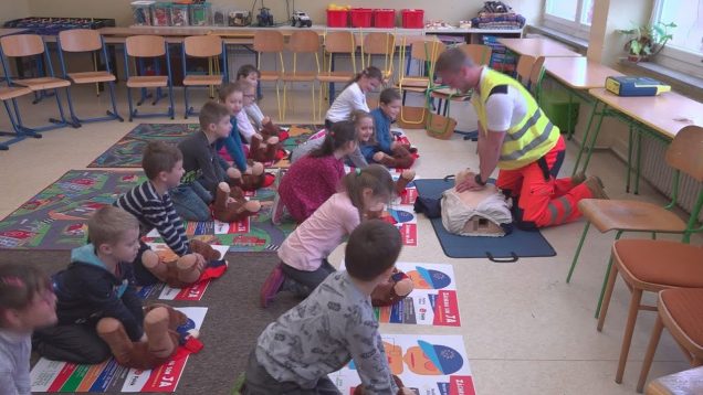 ZŠ Jozefa Krónera účasť v projekte Záchrana som ja, priniesla automatický externý defibrilátor