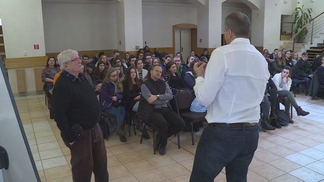 Študenti evanjelického gymnázia besedovali s 85.ročným Davidom Sivorom, ktorý prežil holokaust