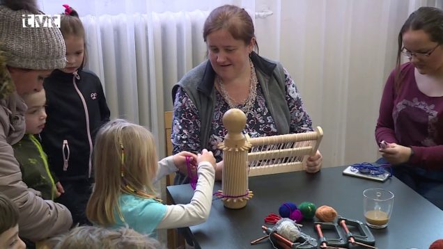 V Etnografickom múzeu strávili deti polročné prázdniny pri tkaní