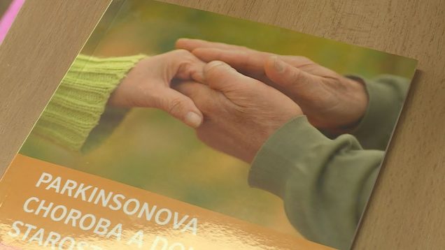 Parkinsonici majú k dispozícií útlu publikáciu o svojej chorobe a ako s ňou bojovať