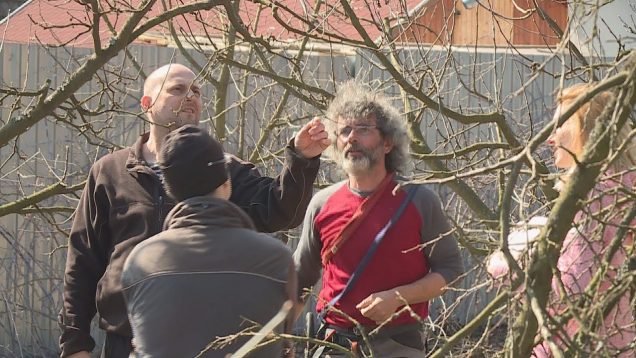 Členovia OZ Dadala sa pustili do jarných prác v záhrade