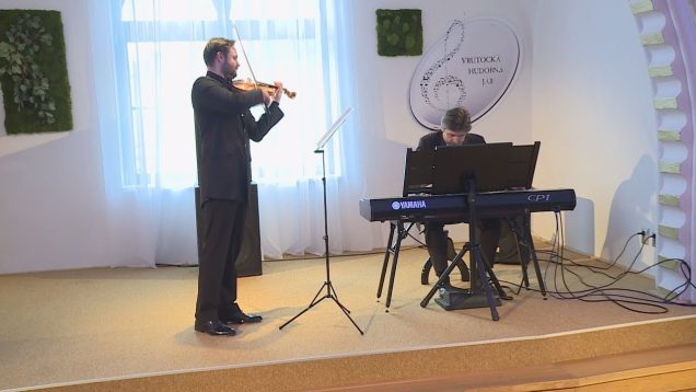 V kultúrnej sále Kriváň sa konal koncert vrútockého rodáka  Dalibora Karvaya