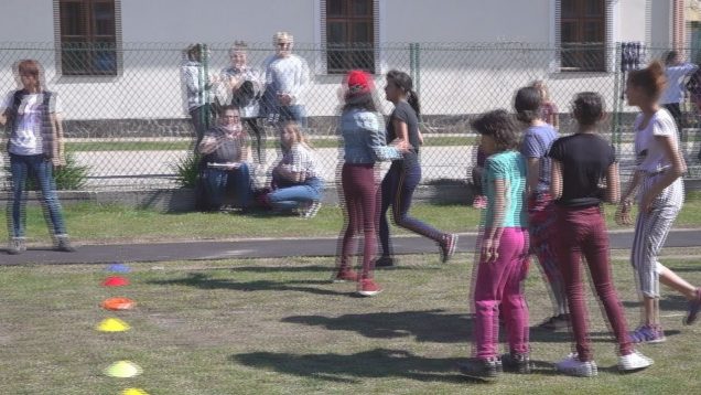 V rámci komunitného projektu sa v ESŠ konaj turnaj vo futbale a vybíjanej