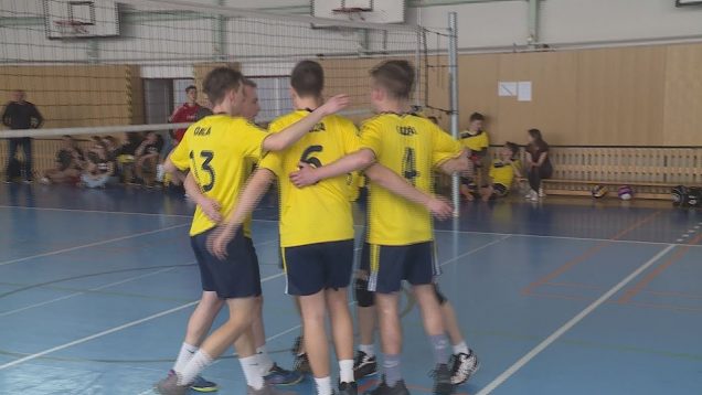 V telocvični Gymnázia V.Paulinyho -Tótha sa konali krajské majstrovstvá vo volejbale žiakov