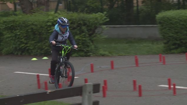 Žiaci si na dopravnom ihrisku pri ZŠ Alexandra Dubčeka vyskúšali pravidlá cestnej premávky
