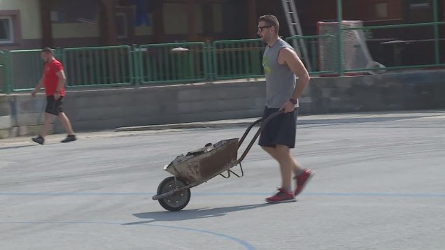 Hokejbalisti Komety Vrútky vrámci letnej prípravy vymenili hokejky za lopaty