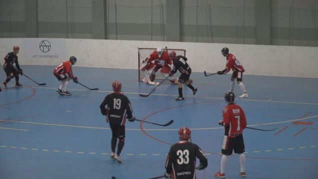 Hokejbalisti Komety Vrútky začali účinkovanie v extralige víťazstvom nad nováčikom z Košíc