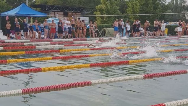 Mladí plavci z Plaveckého klubu Martin si zo Štúrova priviezli peknú zbierku medailí