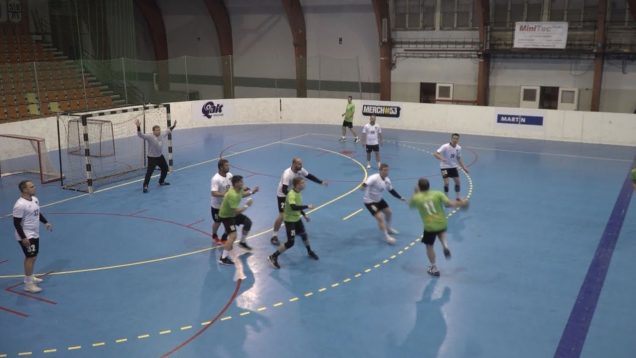 Martinskí hádzanári boli v zápase s Kolárovom pri streleckej sile