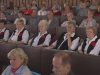 Seniorov z Jednoty dôchodcov prišli pri príležitosti mesiaca úcty k starším pozdraviť tí najmladší