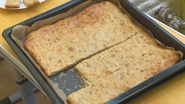 Vrútockí seniori a deti zo SZŠ s poruchami učenia spoločne varili a tvorili zo zemiakov