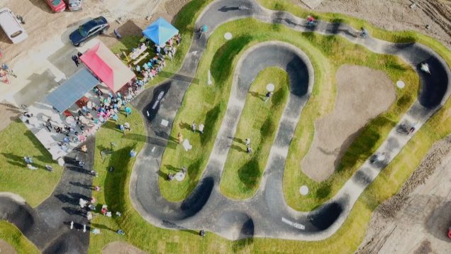 Za účasti majstra sveta Filipa Polca bola otvorená nová pumptracková dráha na Pltníkoch