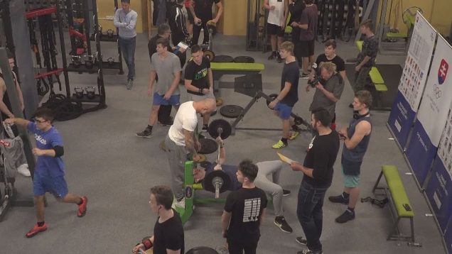 Študenti stredných škôl v jednej s posilňovní ukázali ako to vyzerá s ich fyzickou kondíciou