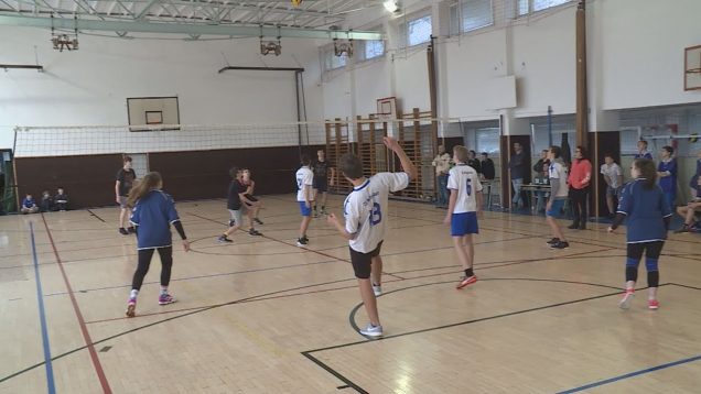 Na ZŠ Alexandra Dubčeka sa pred Vianocami konal volejbalový turnaj