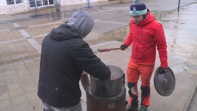 Pre ľudí bez domova bola vo Vrútkach pripravená tradičná kapustnica