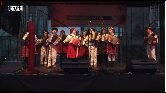 Predvianočný program na Divadelnom námestí ukončili vianočné koledy