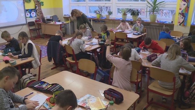 Nespokojní učitelia zo ZŠ s MŠ Hurbanova na proteste verejne vyhlásili časovo neobmedzený štrajk