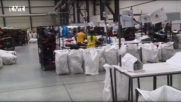 Humanitárne projekty sa dajú realizovať aj vďaka oblečeniu z druhej ruky