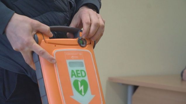 Martinskí mestskí policajti sa školili v používaní prenosného defibrilátora