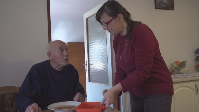 O seniorov v Turčianskych Tepliciach sa starajú opatrovateľky priamo v domácnostiach
