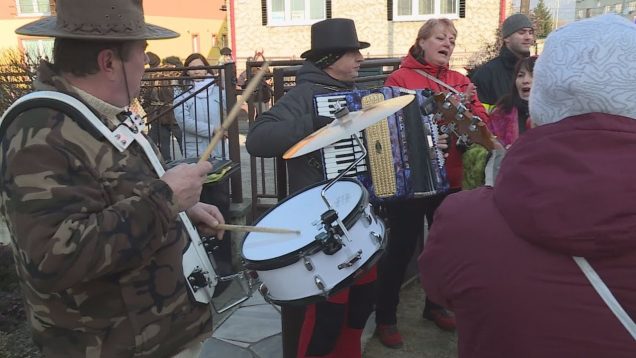 Po MČ Záturčie sa presúval fašiangový sprievod v maskách