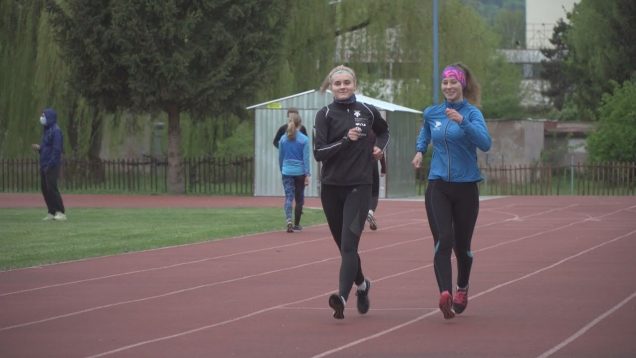 Po uvoľnení opatrení už v malých skupinách začali atléti s prípravou