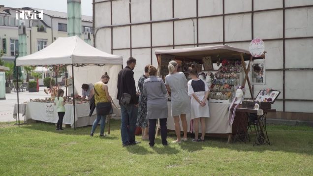 Remeselný trh v centre meste ponúkol pohľad na šikovné ruky a tradíciu našich predkov