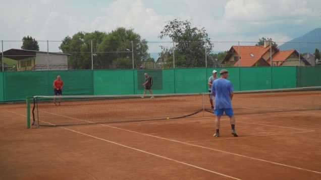 „Chlapci“ vo veku 50+ ukázali, že na tenisových kurtoch môžu konkurovať oveľa mladším