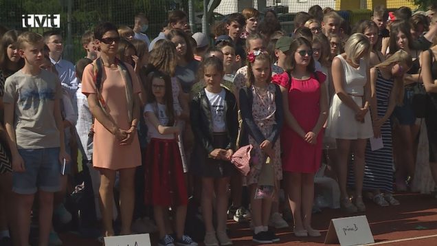 V utorok sa školáci a učitelia rozlúčili s veľmi špecifickým školským rokom